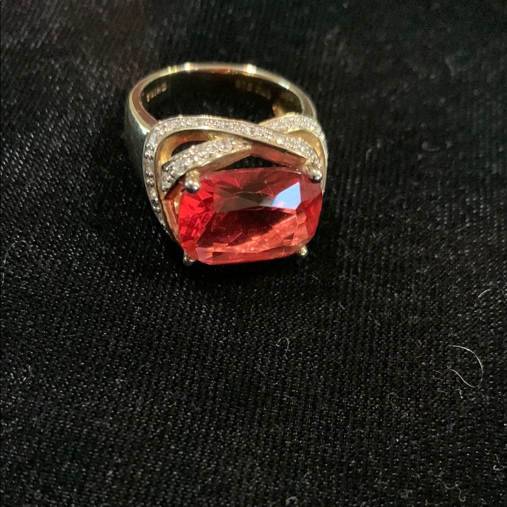 Elegant Gold Tone and Red Gemstone Ring
